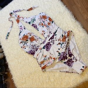 NWT Cupshe floral one piece bathing suit